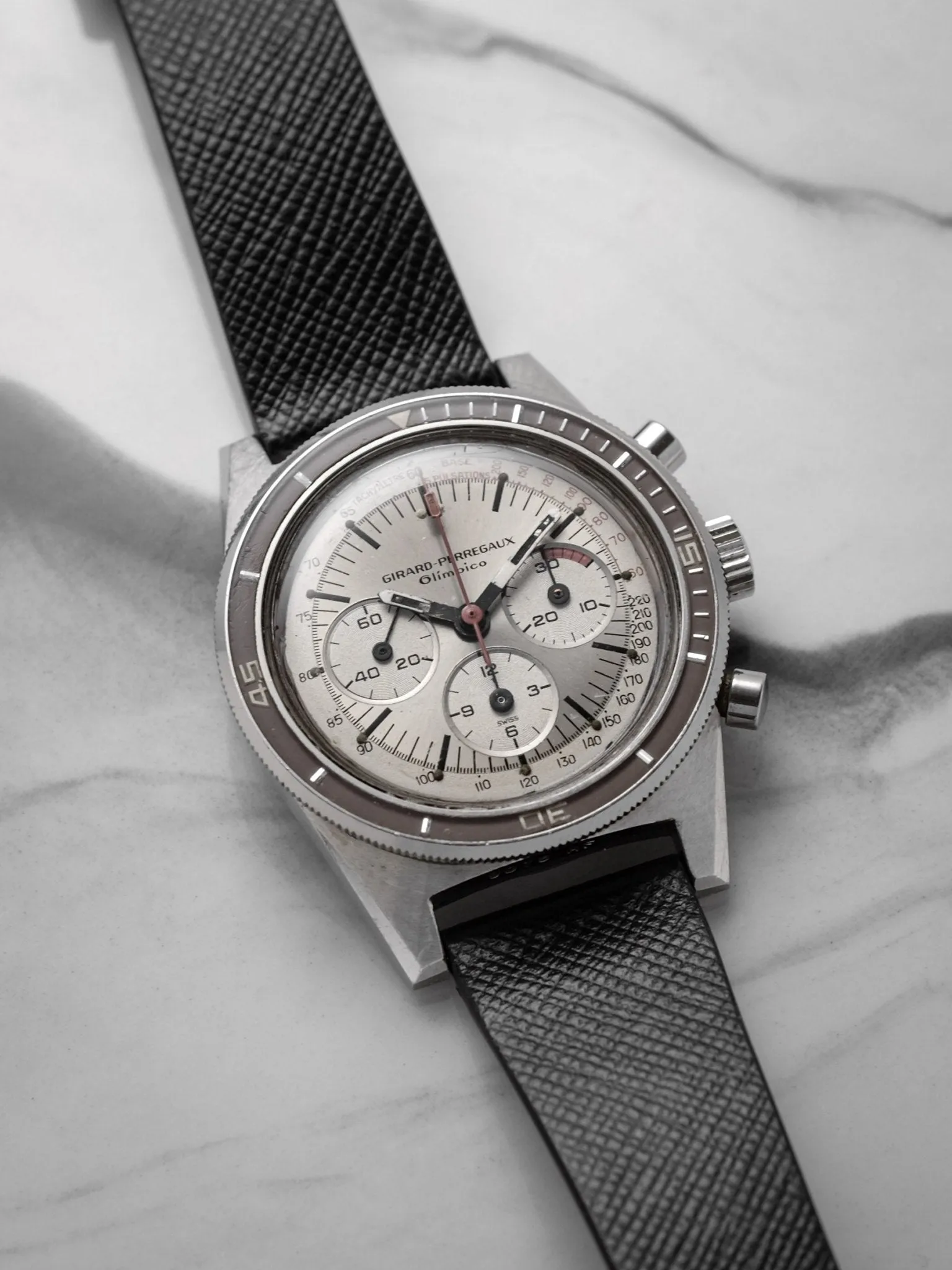 Black Saffiano - 19 x 16 / Regular (11.5   7.5) with Quick-Release Springbars