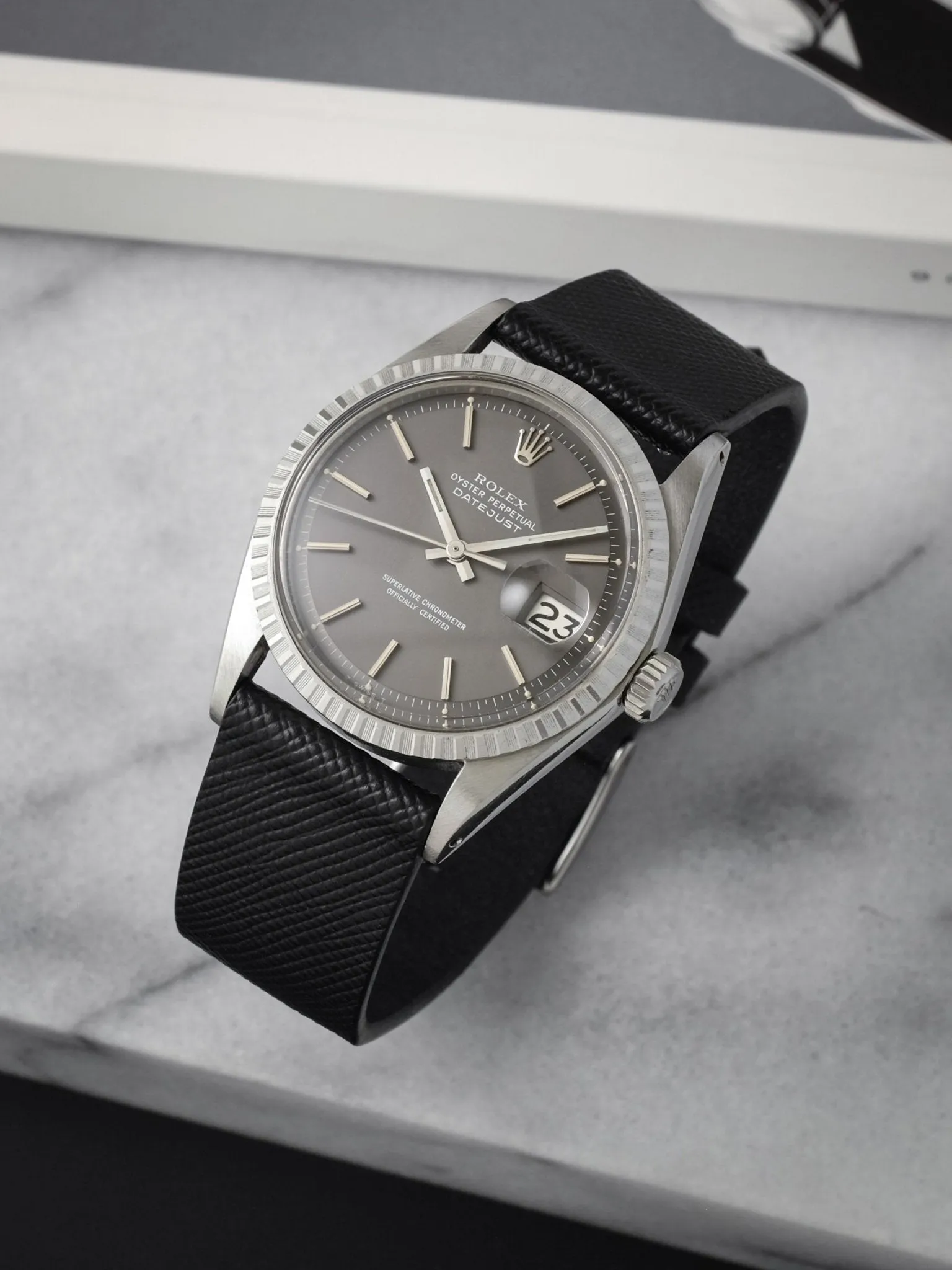 Black Saffiano - 19 x 16 / Regular (11.5   7.5) with Quick-Release Springbars