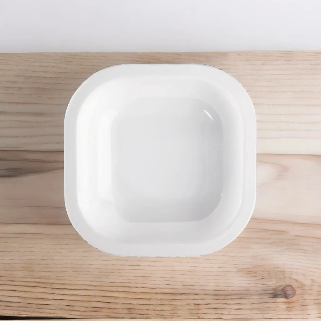 Plastic Urmi Small Chat Plate is perfect for your savory snacks.