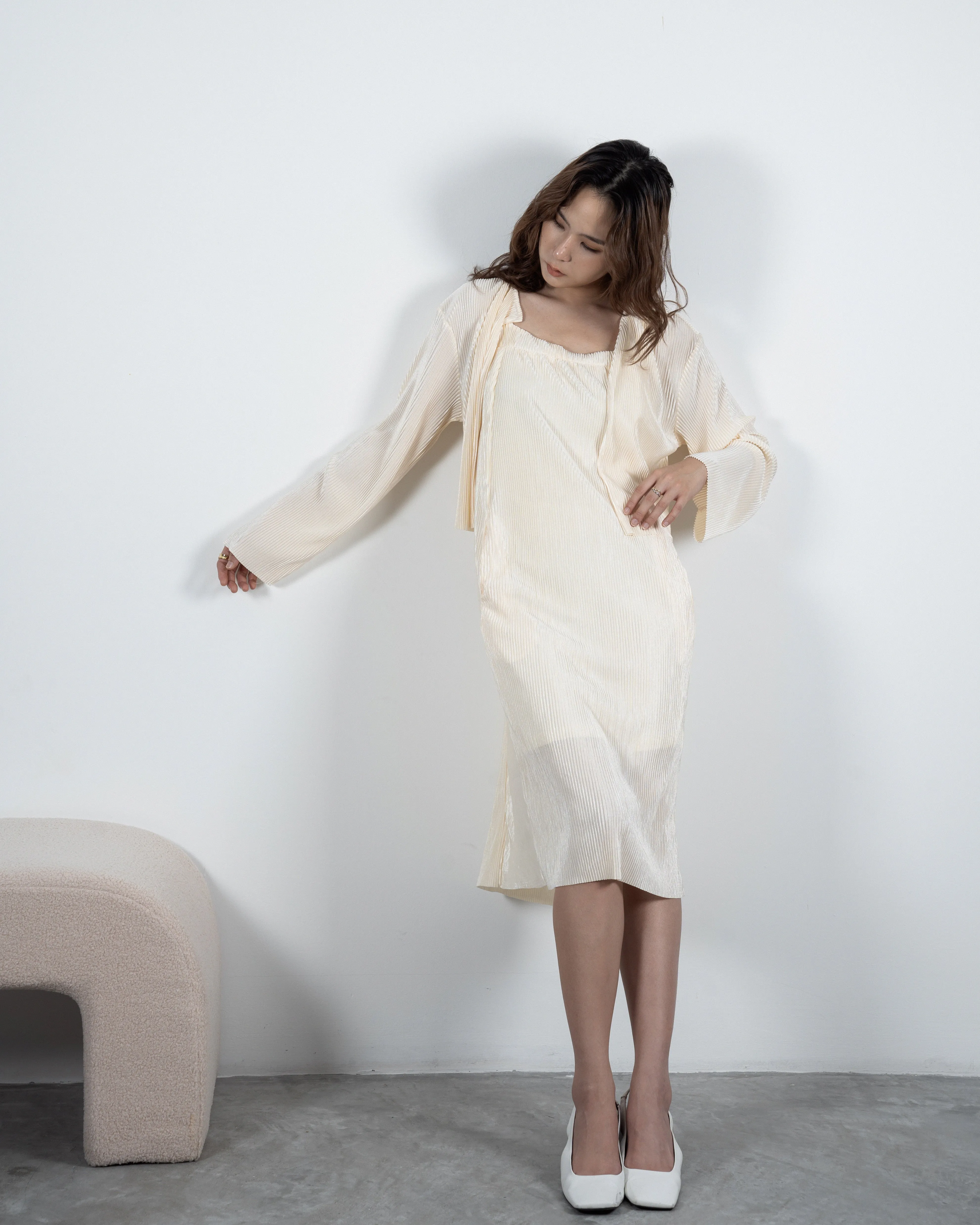 Pleats Sleeveless Dress (Beige)